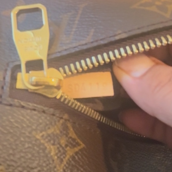 Louis Vuitton Pochette Metis - Picture 9 of 10